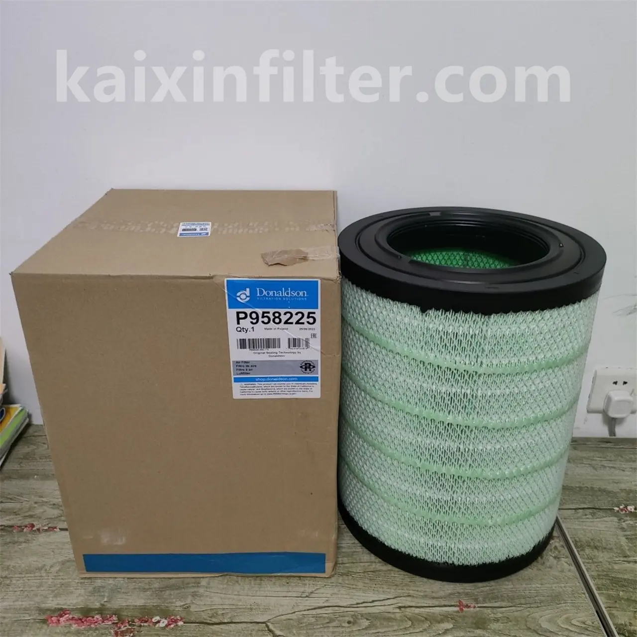 Donaldson P958225 air filter for Renault VI C 480 PK truck